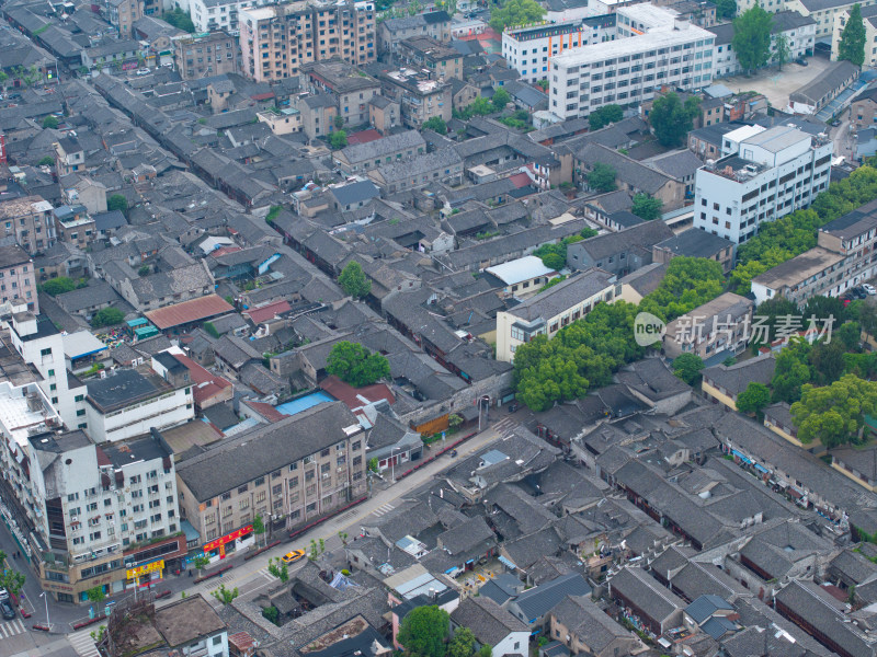 航拍浙江省台州市临海市东湖景区紫阳古街