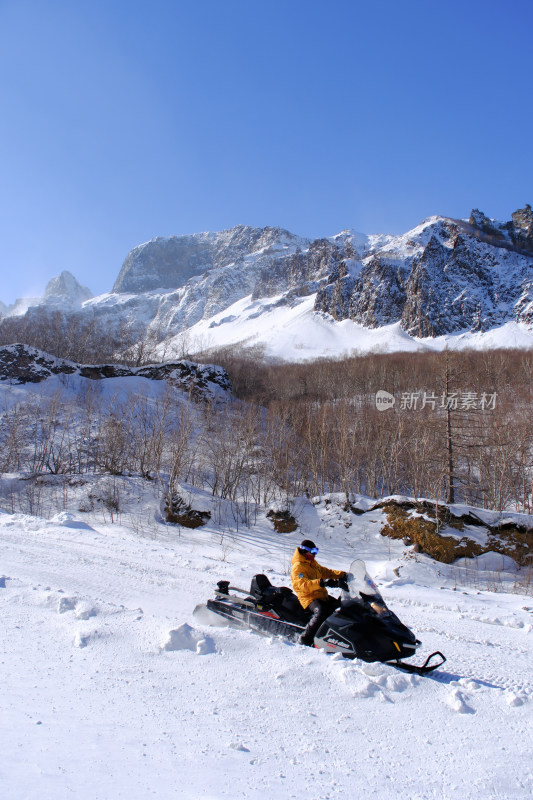 长白山雪地摩托车道