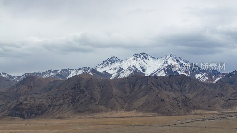 航拍新疆瓦罕走廊帕米尔高原雪山