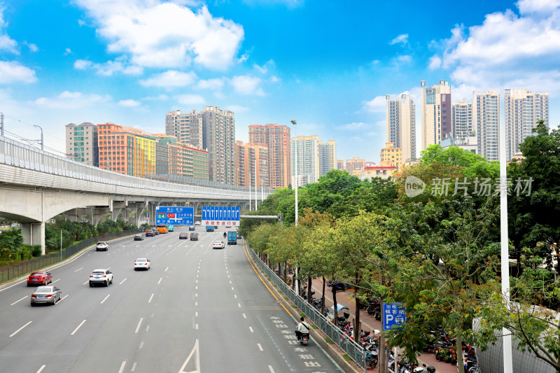 深圳公路上的车城市立交桥