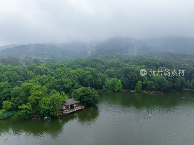 航拍南京明孝陵紫霞湖烟雨江南美景