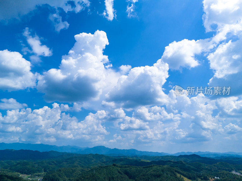 山川风景蓝天白云航拍图