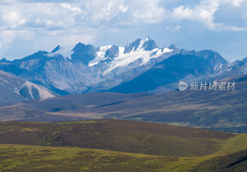 航拍理塘雪山