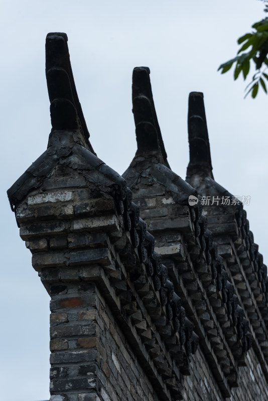 深圳甘坑古镇传统建筑的屋檐