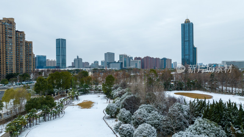 武汉东西湖区高尔夫球场下雪雪景
