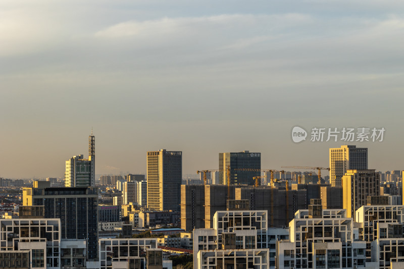 上海嘉定新城住宅楼高楼傍晚黄昏