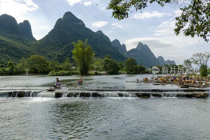 阳朔遇龙河竹筏漂流