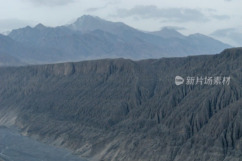 壮阔山脉景色展现大自然鬼斧神工