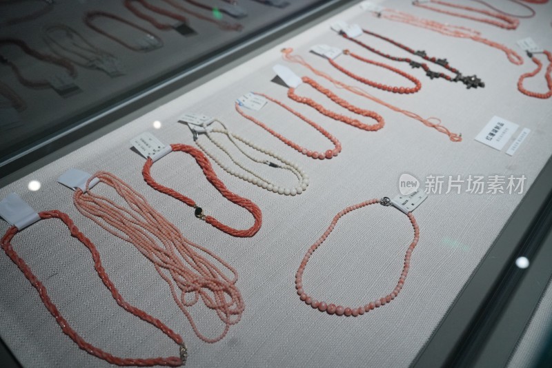 重庆海关缴获的红珊瑚的项链制品