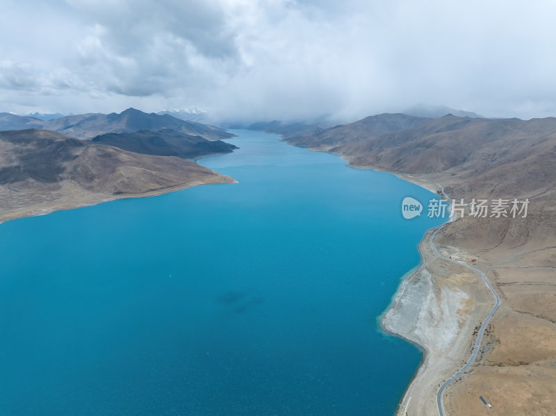 西藏山南羊卓雍措圣湖神湖蓝色高空航拍