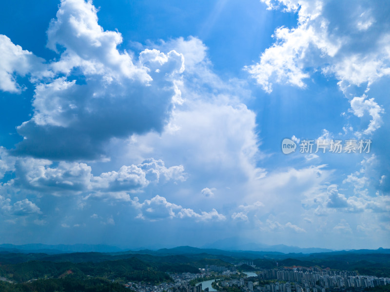 山川风景蓝天白云航拍图