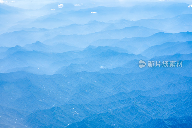 飞机上拍摄的甘南藏族自治州舟曲县的群山