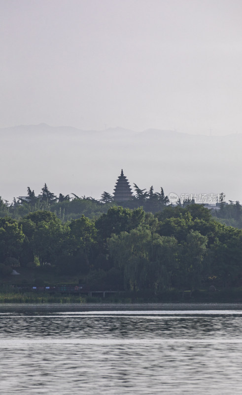 河南三门峡陕州公园天鹅湖黄河公园景点景观