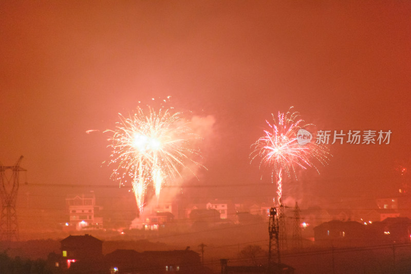 绚丽烟花燃亮夜空