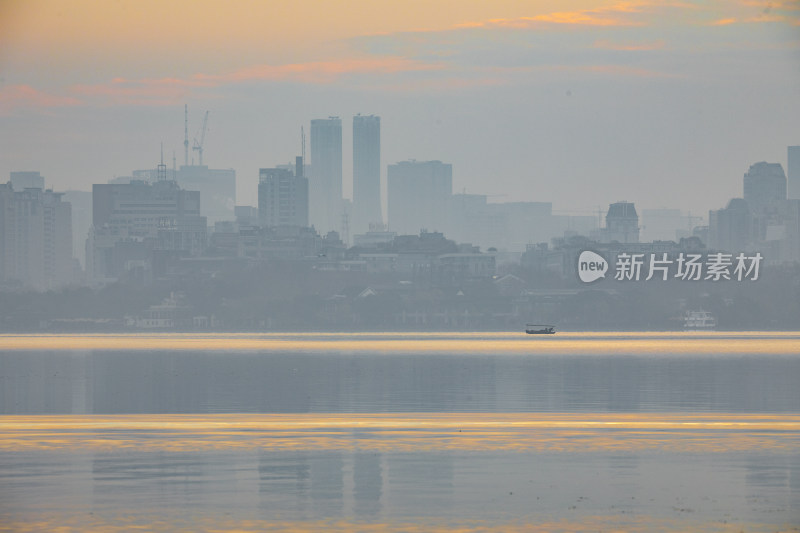 杭州西湖山水与城市建筑同框