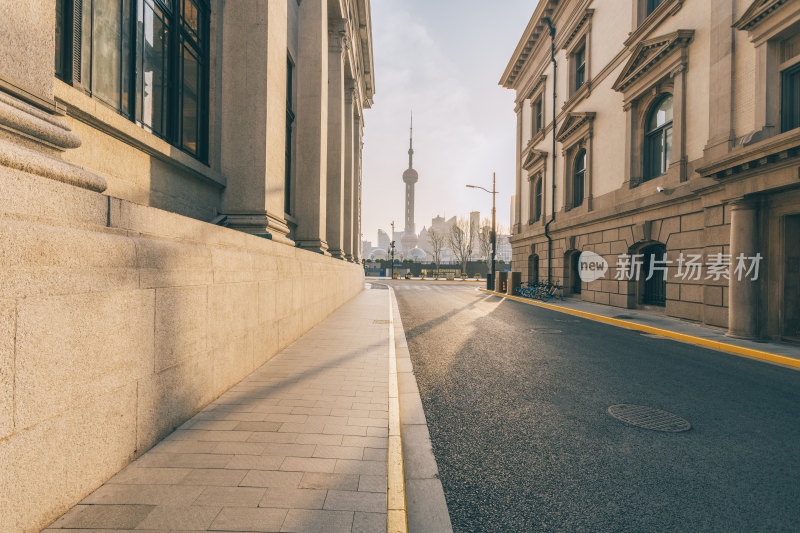 上海万国建筑群街道-东方明珠电视塔