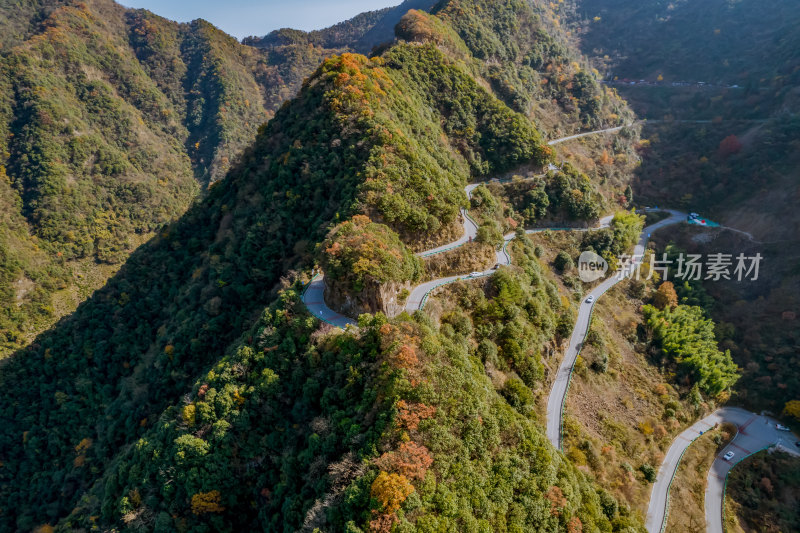 深秋的皖南川藏线六道拐风光