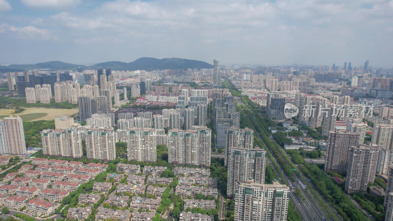 航拍江苏无锡蠡湖大道城市大景