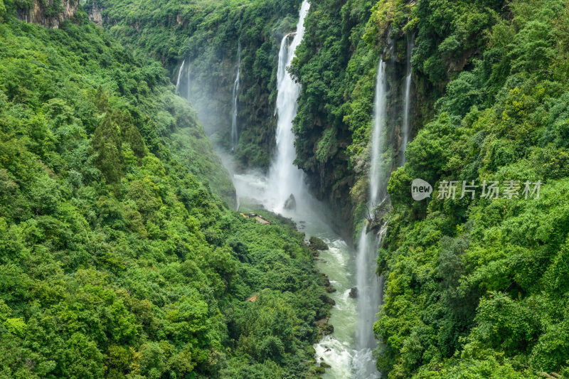 峡谷山川瀑布水流奔腾大自然风光