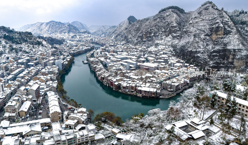 航拍东方威尼斯镇远古城雪景