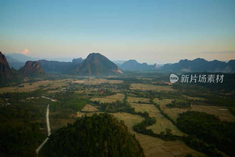 老挝万荣山地田野俯瞰风景