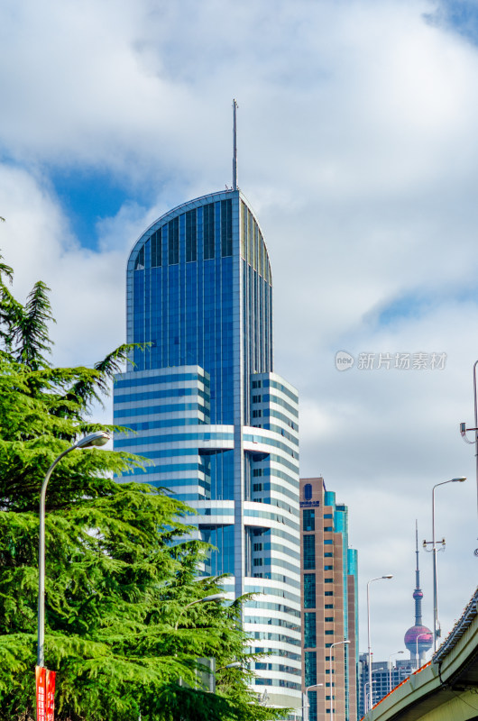 上海城市风光，港陆广场大厦