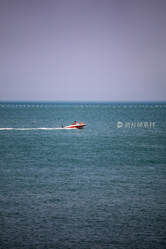 山东日照灯塔海滨海滩海天自然景观