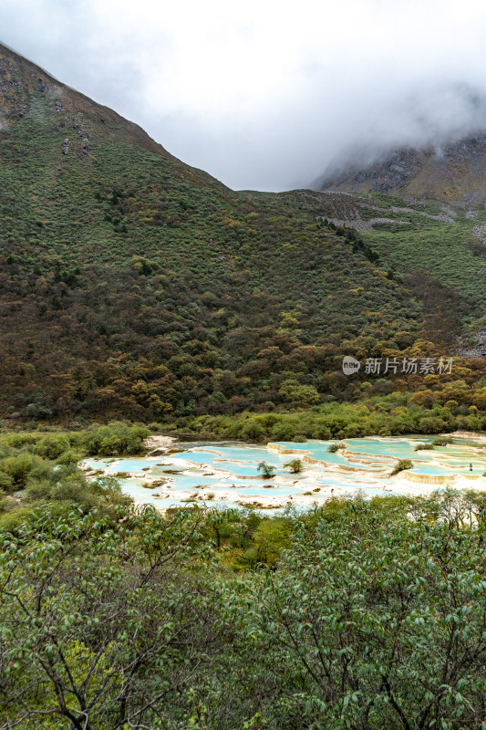 四川阿坝藏族羌族自治州黄龙风景区