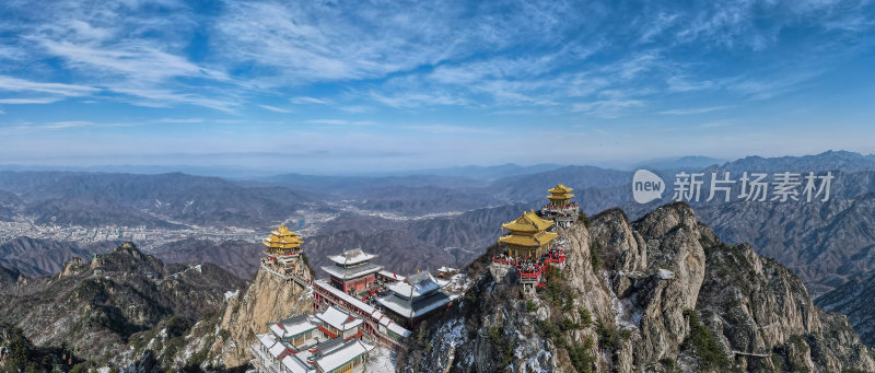 河南老君山飞雪中的千年古树冬季航拍