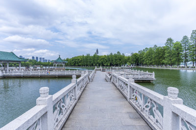 武汉东湖风景区碧潭观鱼景点风光