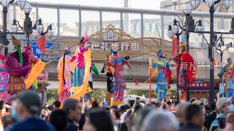 中秋节中国新疆国际大巴扎的特色节目表演