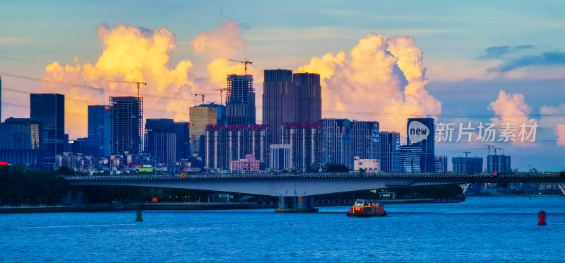 广州市华南大桥和珠江江景