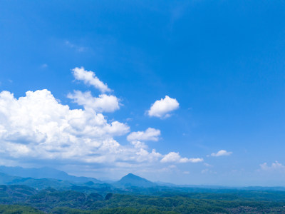 大好河山蓝天白云航拍图