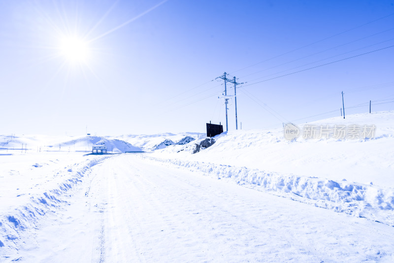 新疆冬季雪地公路