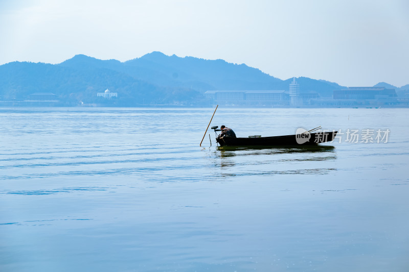 冬日晴朗的午后，浙江宁波东钱湖户外风光