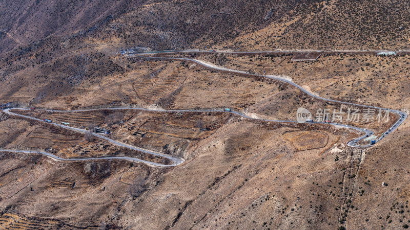 西藏昌都高原七十二拐盘山公路