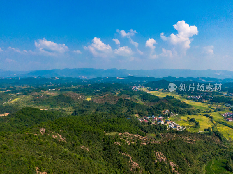 山川丘陵蓝天白云全景图航拍摄影图