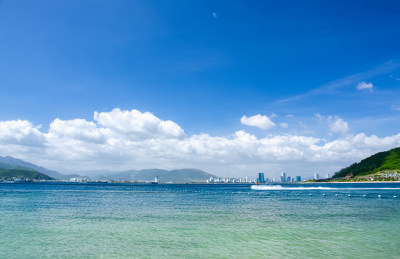 越南芽庄珍珠岛看城市滨海建筑与海景风光