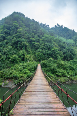 山间木桥