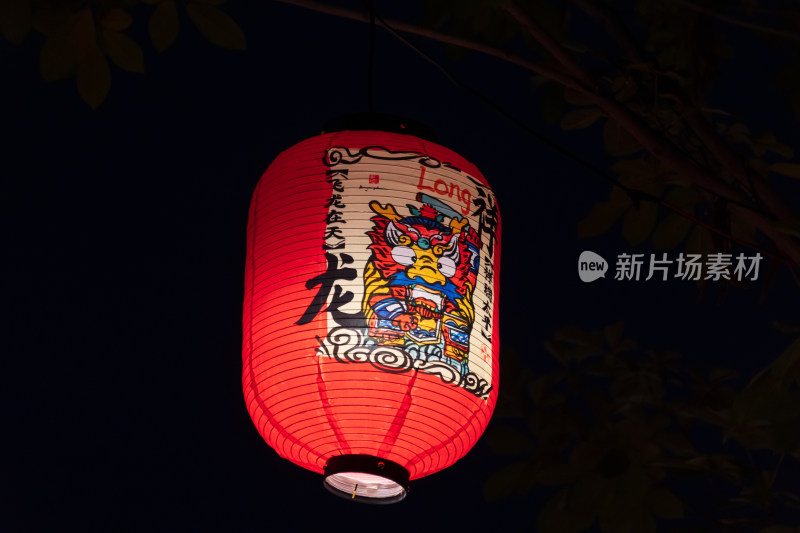 中式龙纹红灯笼夜景