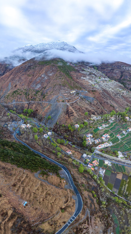 四川阿坝州金川梨花藏寨雪山高空航拍