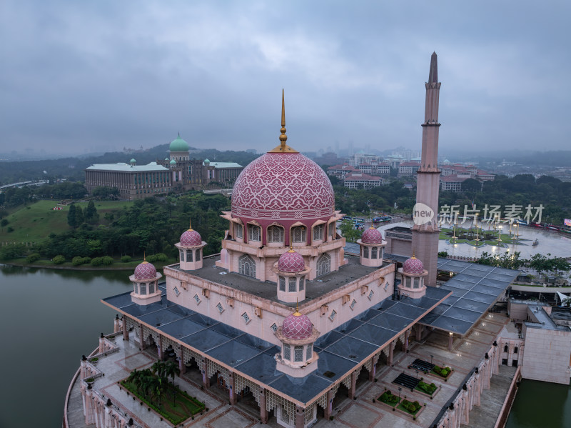 马来西亚布城粉色水上清真寺建筑景观航拍