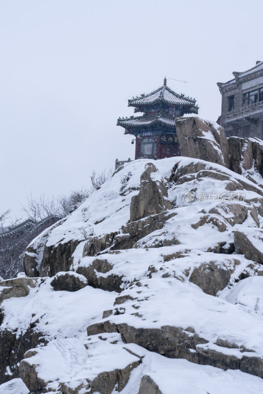 雪后泰山，银装素裹