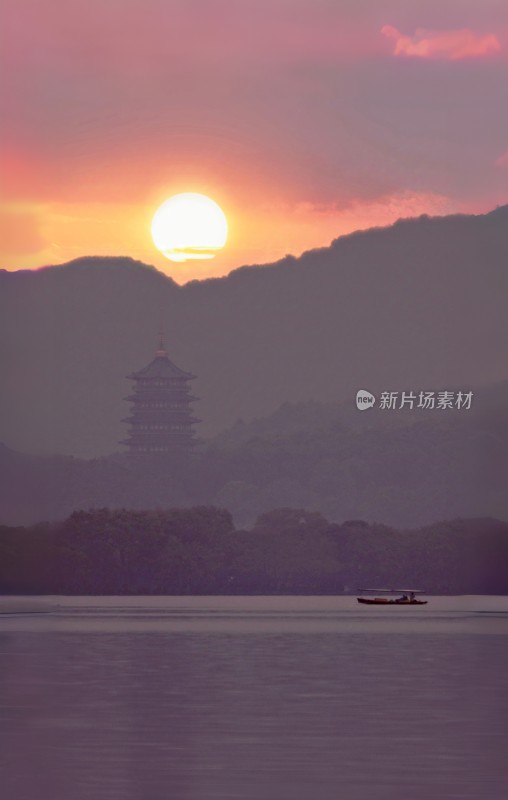 西湖落日雷峰塔风景