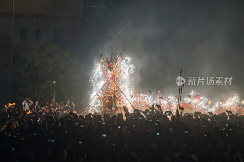 广东梅州中国非遗顺丰火龙狂舞夜焰火龙腾