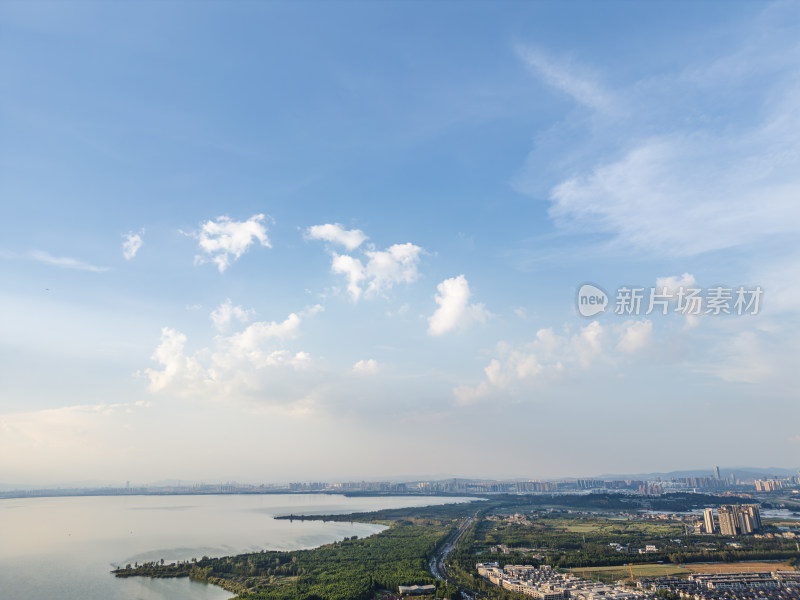 航拍滇池湖畔城市风光