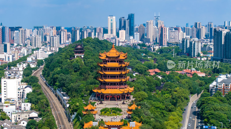 武汉地标黄鹤楼蓝天白云城市风光建筑航拍