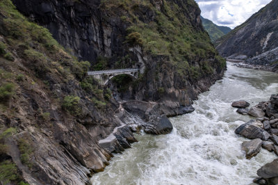 云南香格里拉藏族虎跳峡大桥航拍