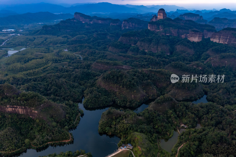 广东丹霞山清晨彩霞航拍摄影图