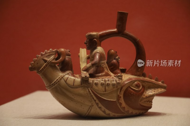 印加古代人物造型陶制工艺品